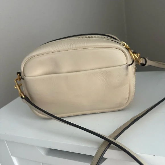 Tory Burch Cream Quilted Crossbody Bag with Gold Hardware - Picture 4 of 10